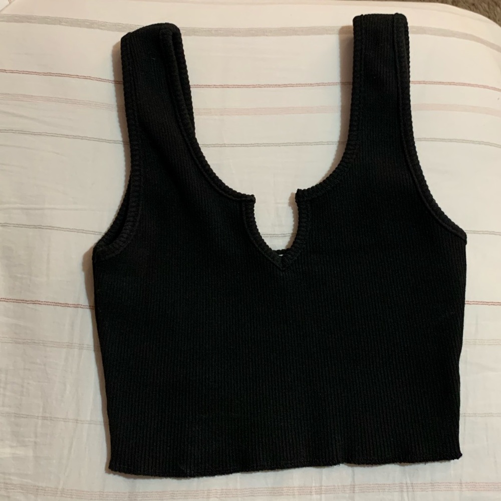 Notch neck black crop tank - Small